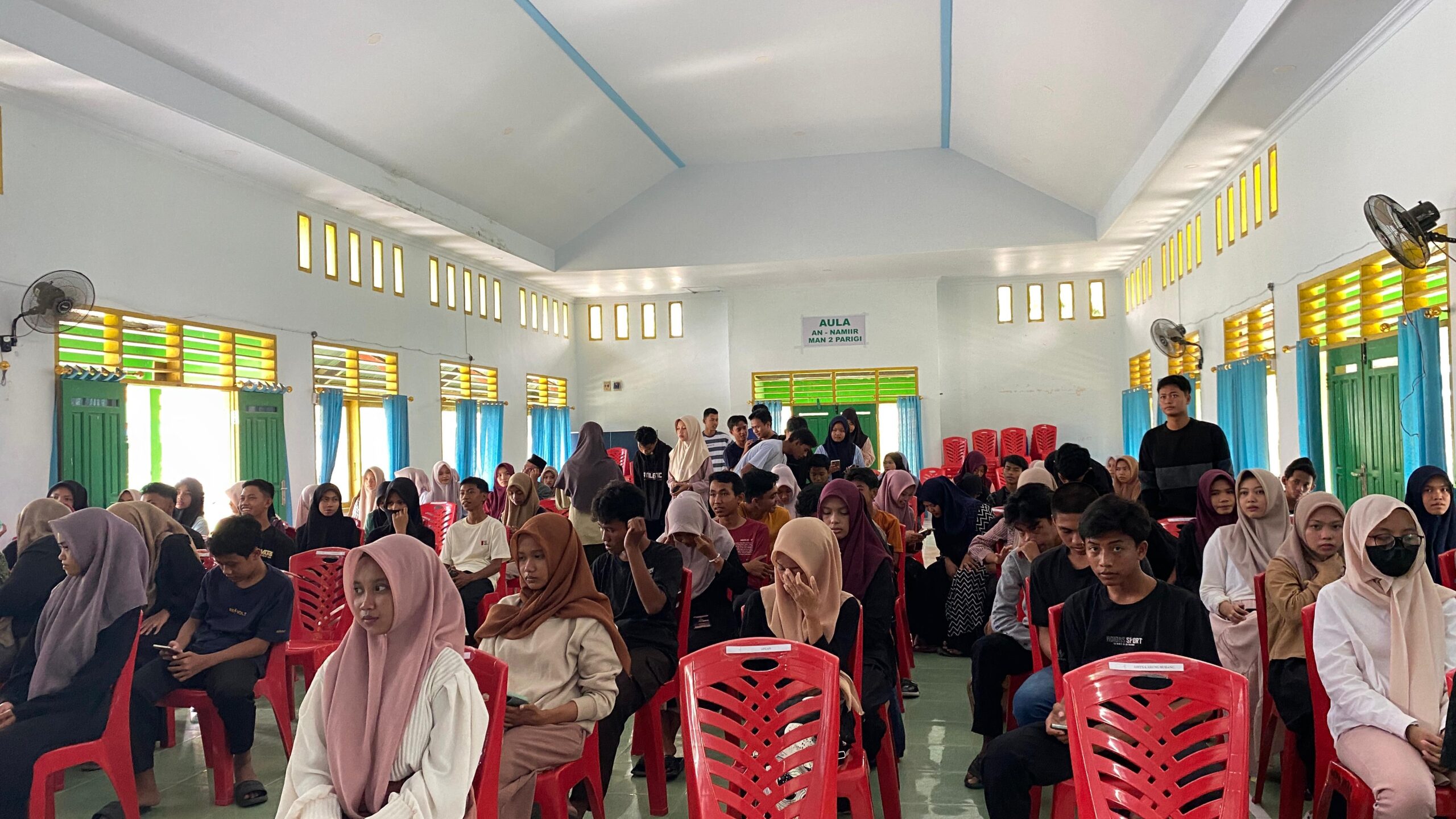 Calon Siswa Baru MAN 2 Parigi Ikuti Apel dan Pengecekan Ruangan Assessment, Dilanjutkan Pertemuan di Aula An Namiir