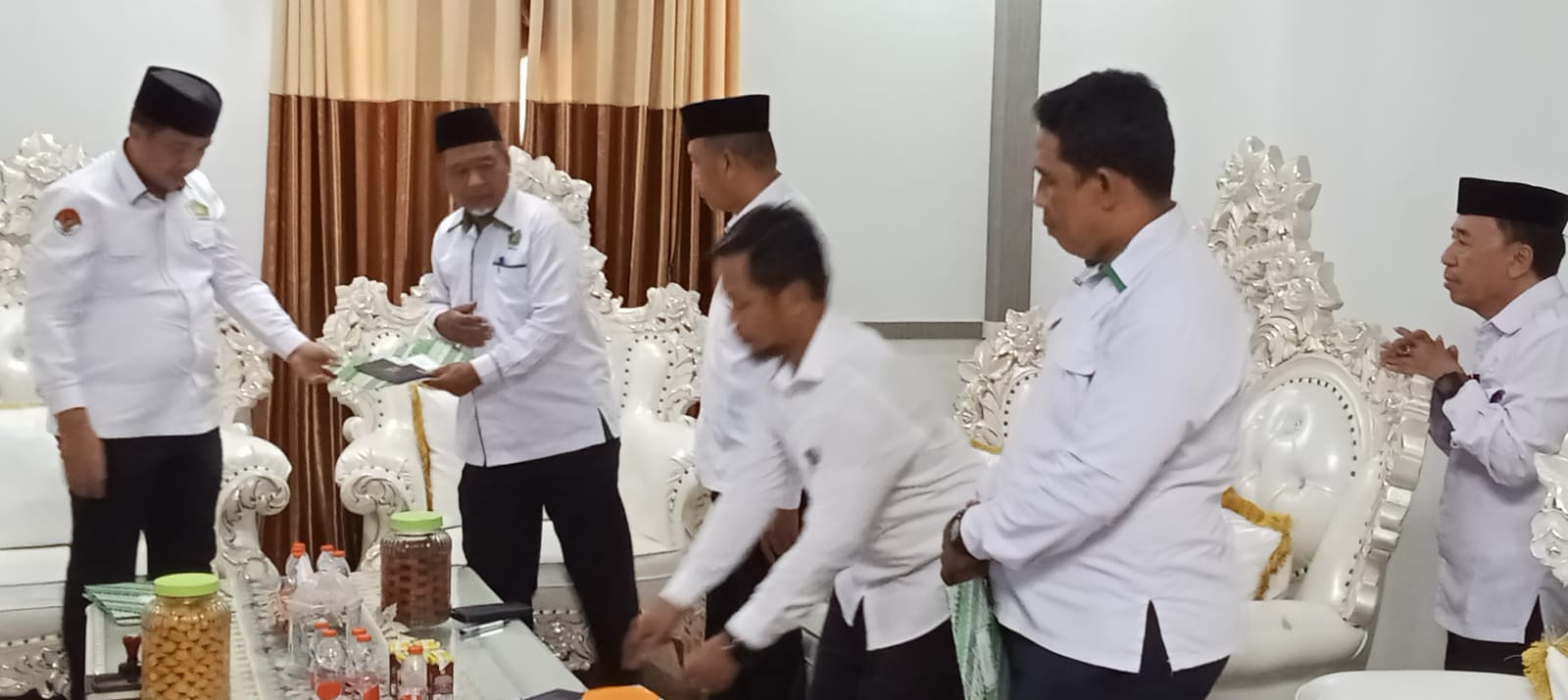 Kakanwil Kemenag Sulawesi Tengah Serahkan Mobil Dinas Operasional kepada MAN 2 Parigi