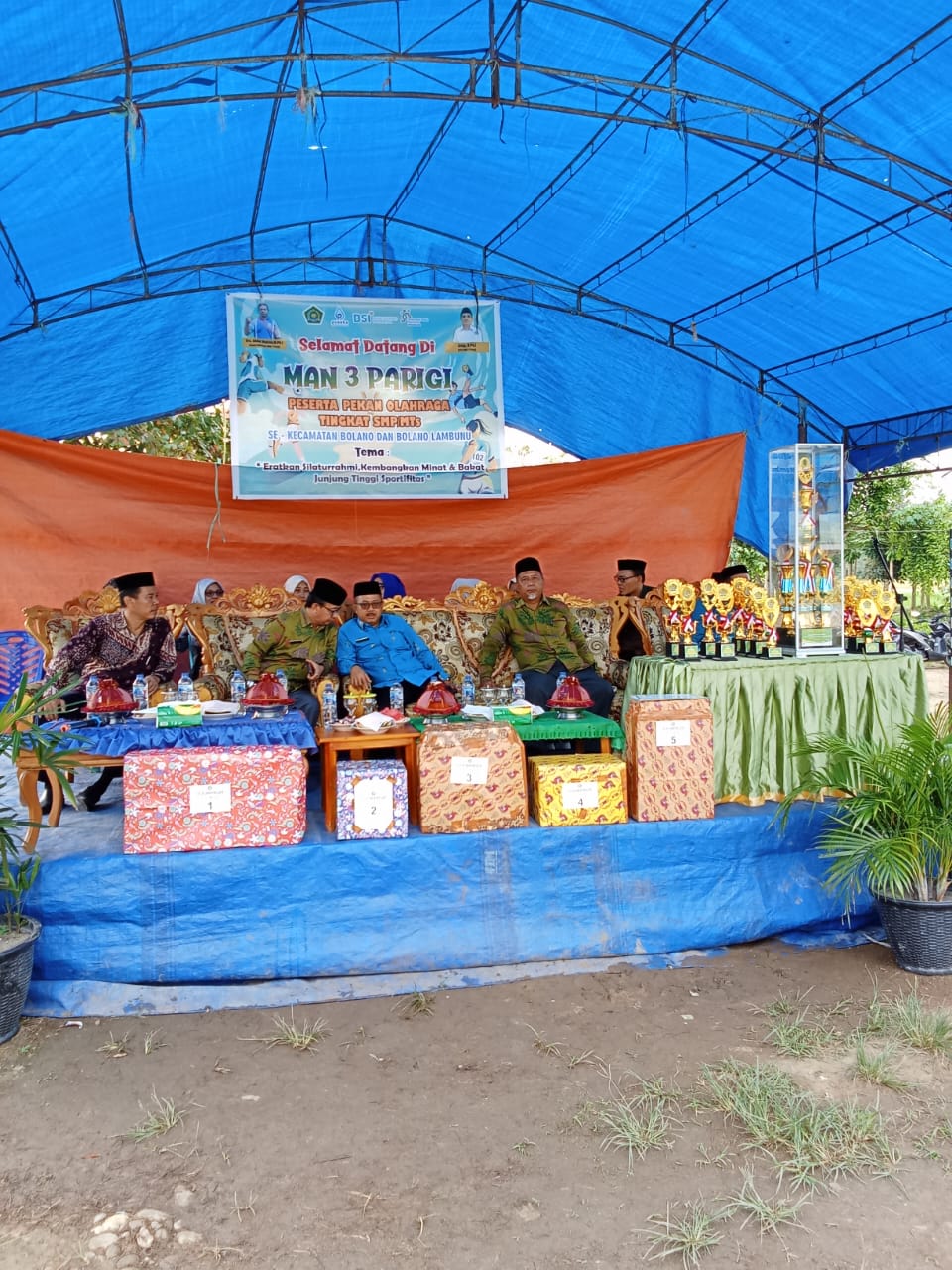 Kabid Penmad Kanwil Kemenag Sulteng Tutup Porseni SMP/MTs se-Kecamatan Bolano dan Bolano Lambunu di MAN 3 Parigi