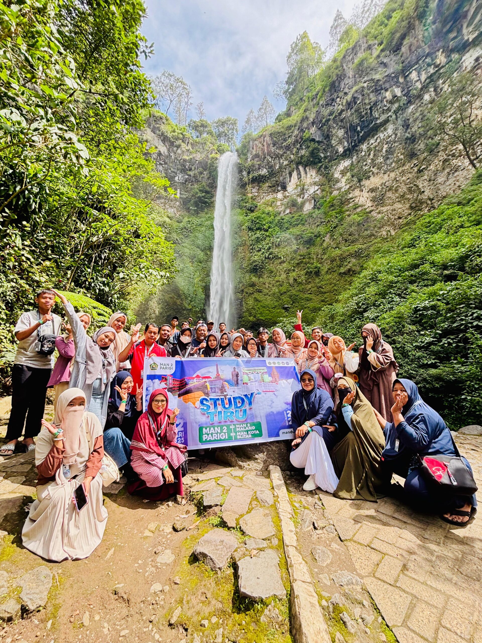 STUDY TIRU MAN 2 PARIGI: Menikmati Keindahan Air Terjun Coban Rondo